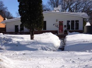 809 S 10th St, Grand Forks, ND 58201