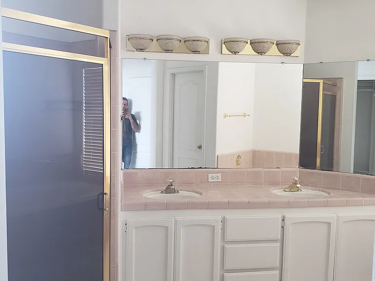 1237 E Athens Ave — Photo 14