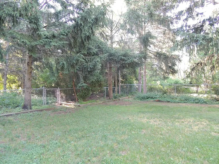 2098 Yorktown Dr — Photo 18