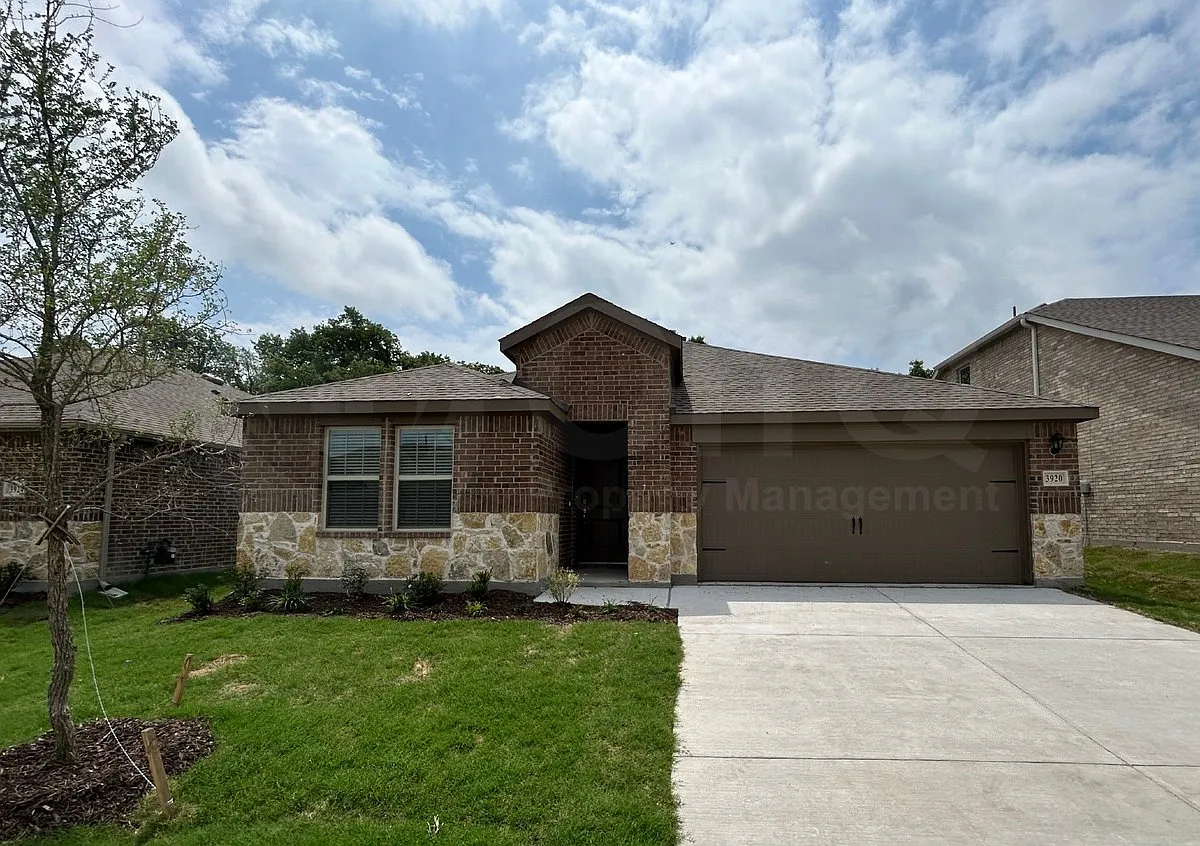 4 bed, 3.0 bath, 2060 sqft, $2,150 — Photo 2