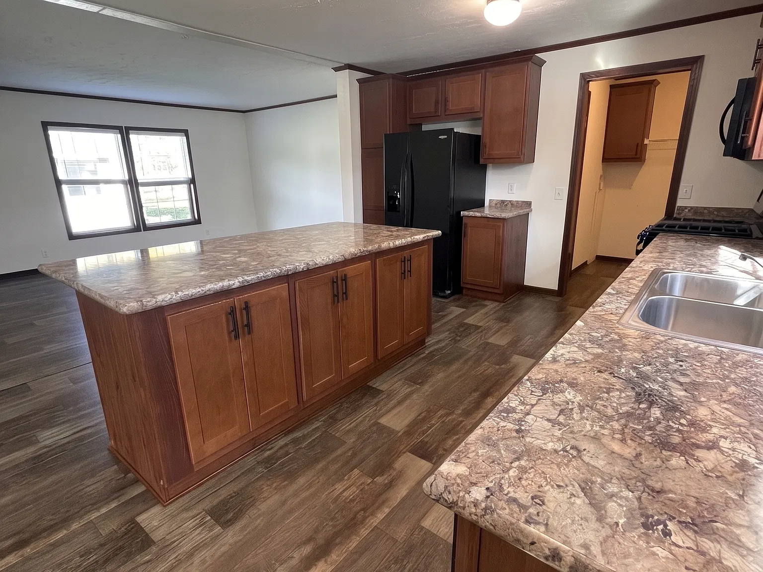 73 Ashley Cir — Photo 4