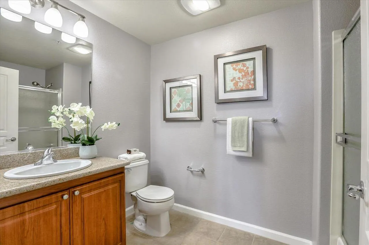 2 bed, 1070 sqft, $4,050 — Photo 4
