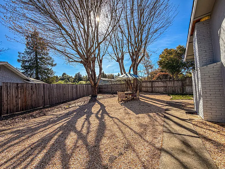 208 Vista Ct #A — Photo 16