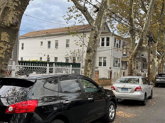5th image of 10423 90th Avenue