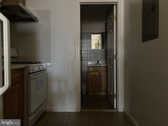 5th image of 1001 Wood St APT 2F
