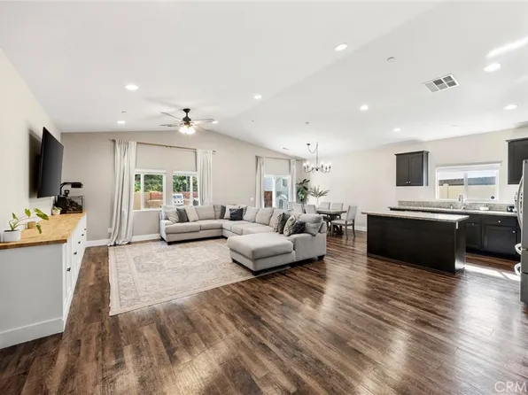 229 Country Club Dr, Calimesa, CA 92320