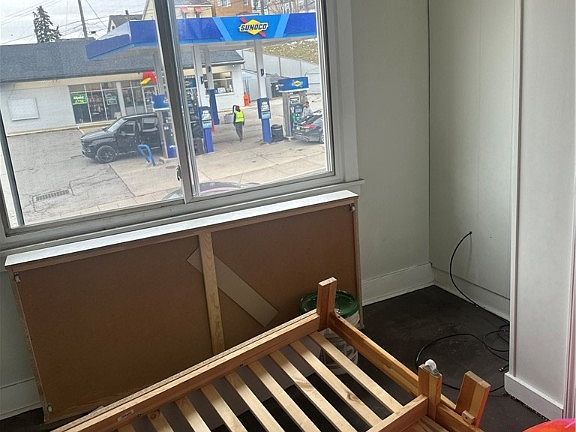 2nd image of 436 Brownsville Rd