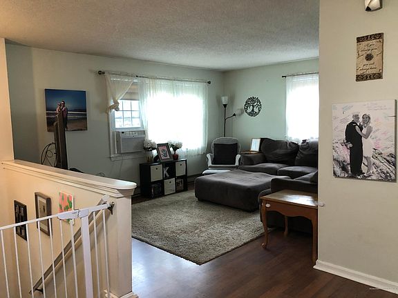 3rd image of 6 Carolyn St