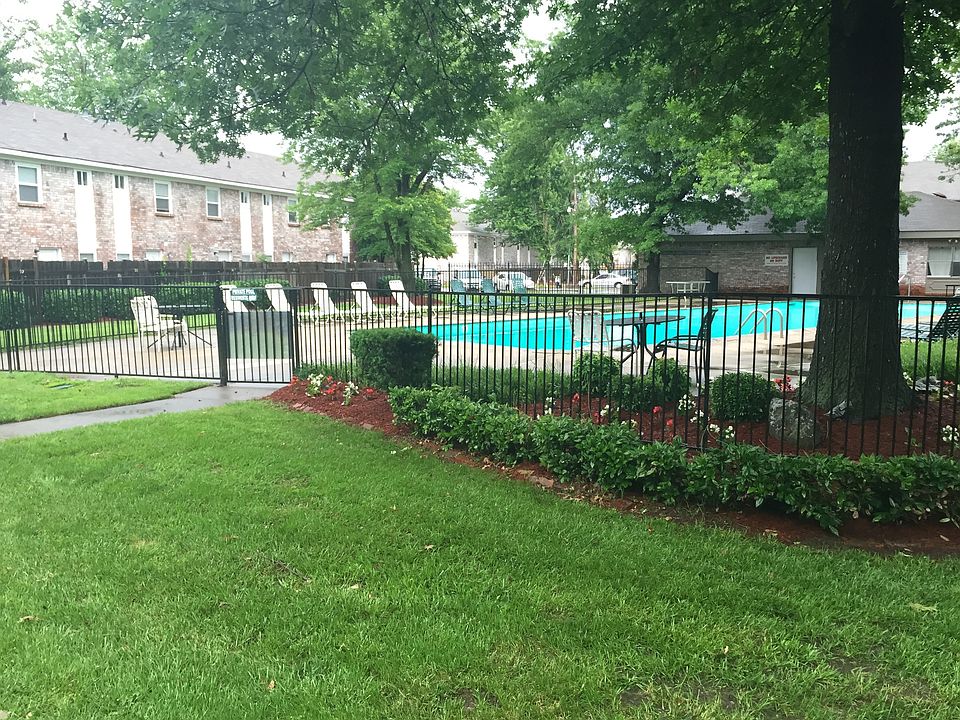 2nd image of 1900 N Garland Ave APT 34