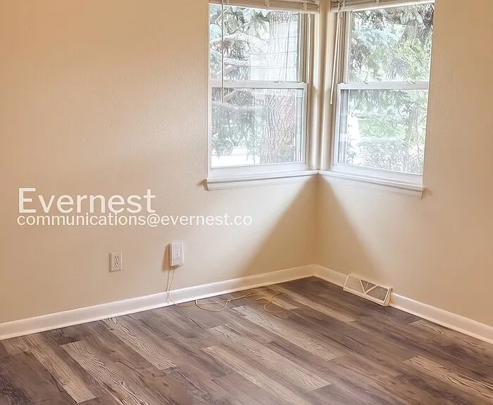1527 Stuart St — Photo 15