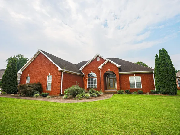 1806 Woodside Dr, Muscle Shoals, AL 35661