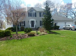 53 Greenfield Rd, Cumberland, RI 02864