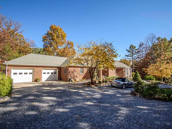 3rd image of 116 Bonnie Ct