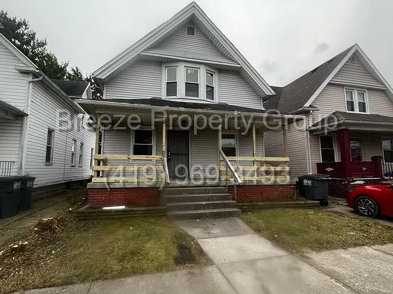 422 Dexter St — Photo 1