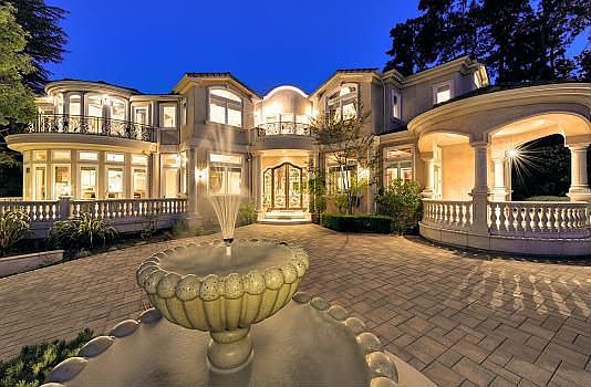 Front driveway and house view