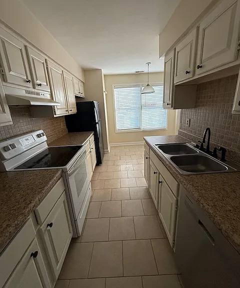 3719 Radford Cir — Photo 2