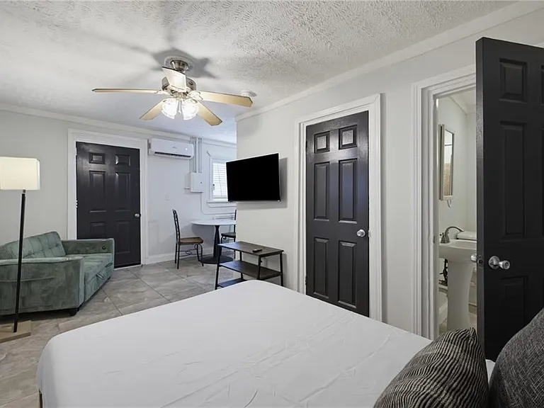 235 Walnut St NW #F — Photo 12