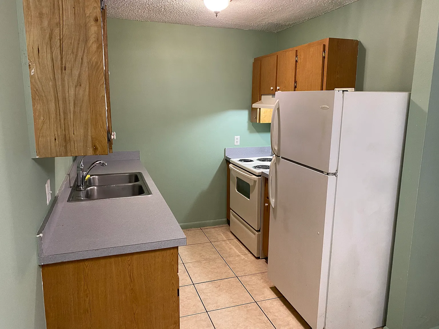 1 bed, 1050 sqft, $975 — Photo 2