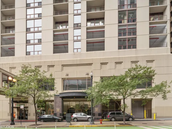 200 N Dearborn St Unit 1803, Chicago, IL 60601