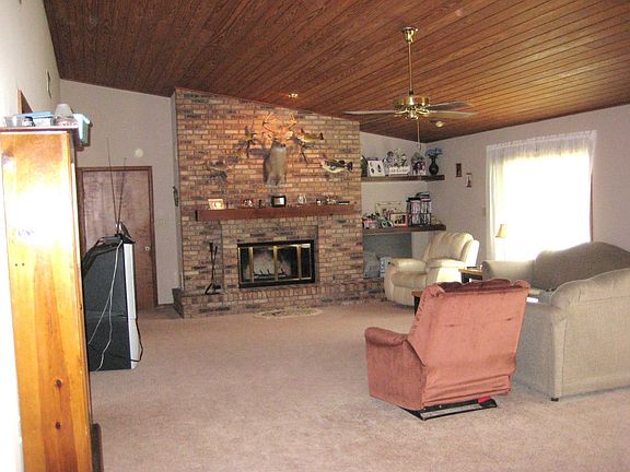 Great Room w/Fireplace