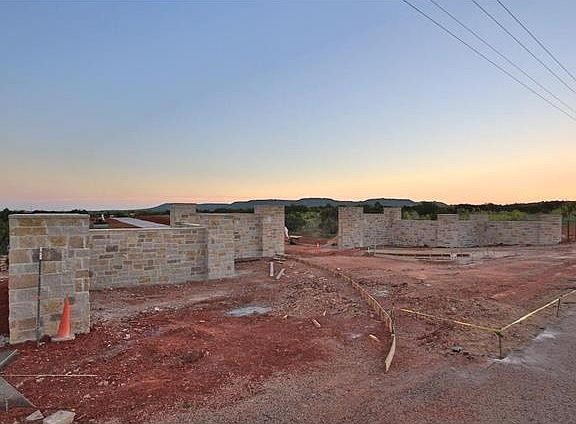 2nd image of 115 Western Trl