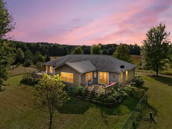 W1715 Deerborn Dr, Neshkoro, WI 54960
