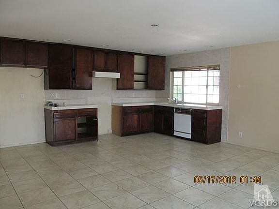 4th image of 3180 Hilldale Ave