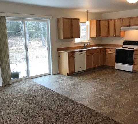 This unit now has a new dishwasher, not shown in this picture, as well as new carpet being installed prior to next renter moving in.