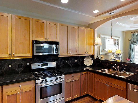 4th image of 40 N Madison St Suite 101