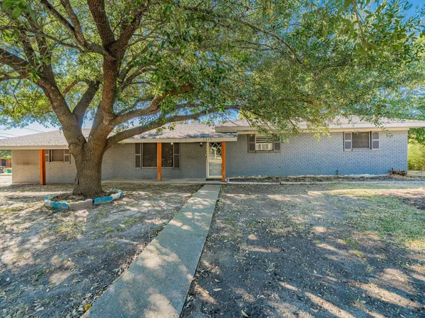 1315 Gateway Dr, Wills Point, TX 75169