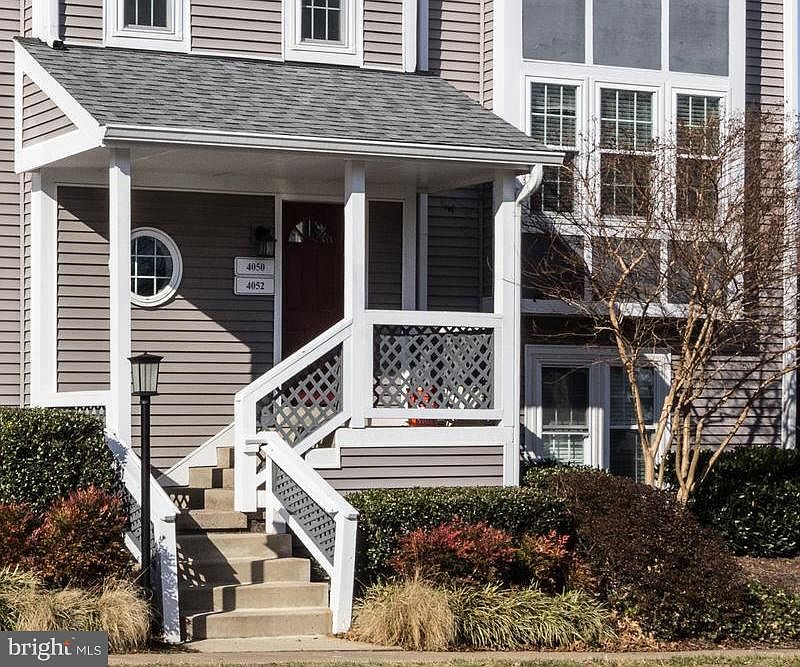 Welcome to 4050B Grays Pointe Ct
