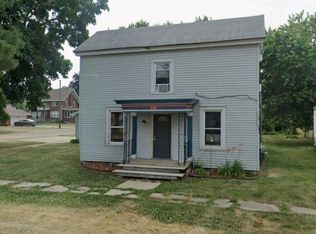 112 S 2nd Ave, Forreston, IL 61030