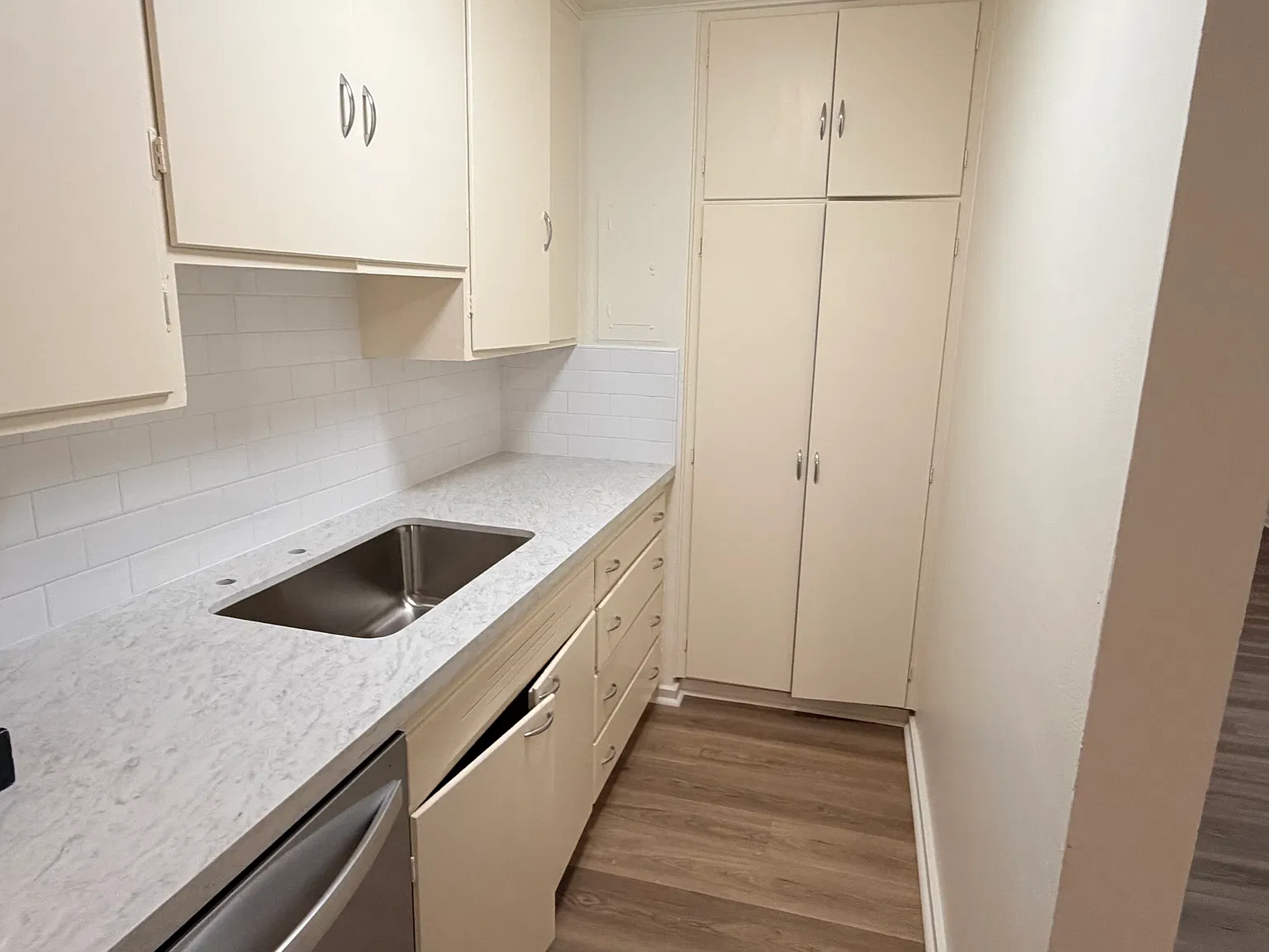 3 bed, 1080 sqft, $2,599 — Photo 4