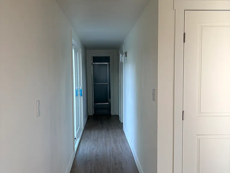Hallway to bedrooms and bathroom