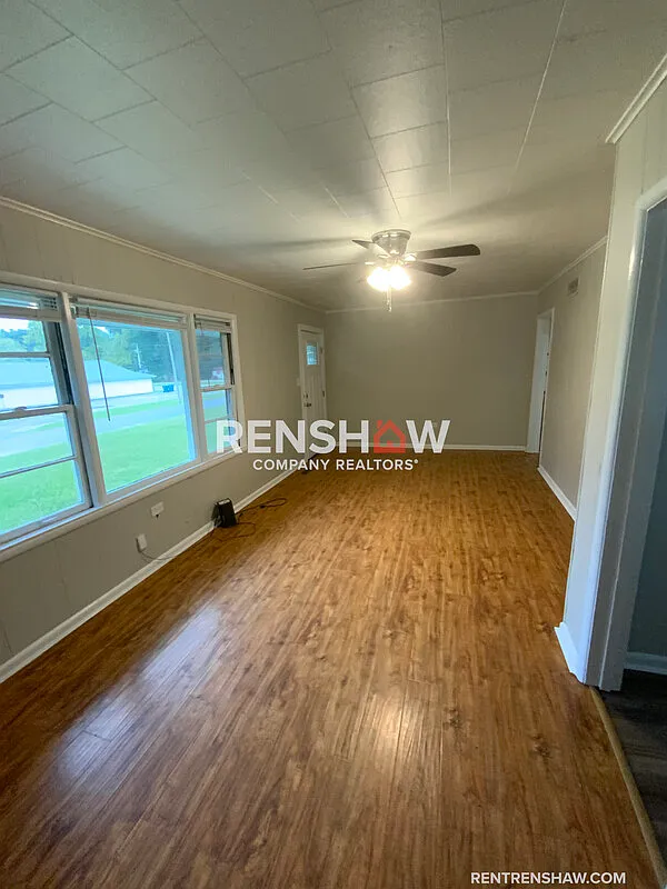 3 bed, 1.0 bath, 996 sqft, $850 — Photo 3