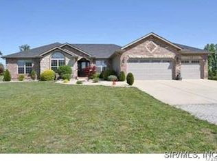 9017 E Kirsch Rd E, Troy, IL 62294