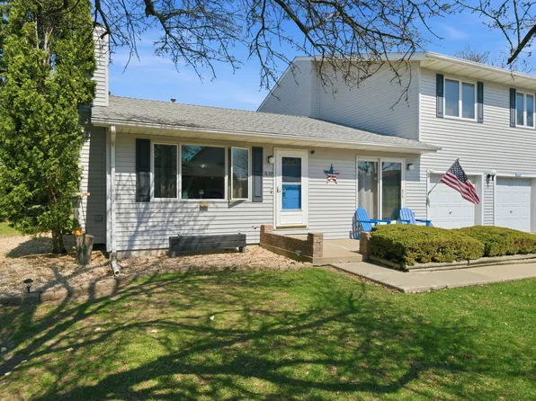 1839 Kerrybrook Ct, Sycamore, IL 60178