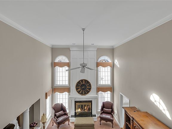 5th image of 132 Post Oak Dr