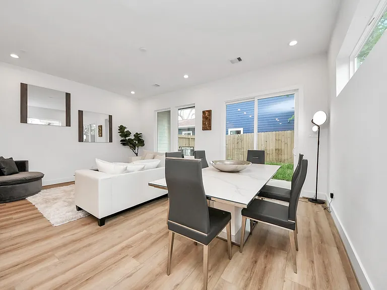 505 Middle St — Photo 11