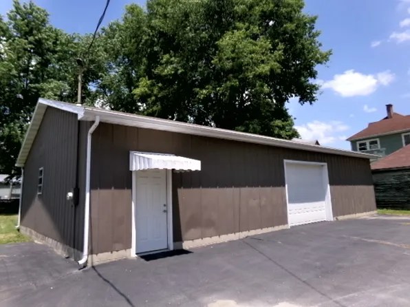 200 N Jackson St, Clinton, IL 61727