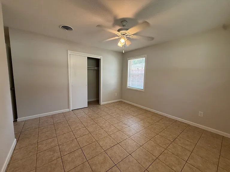 1915 Fairfax Dr — Photo 13