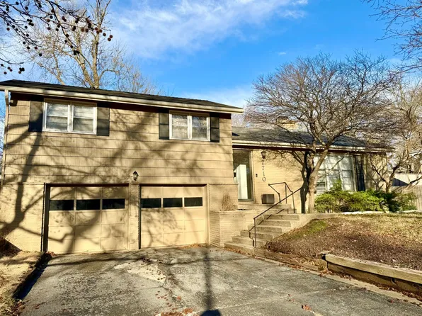 7710 Chadwick St, Prairie Village, KS 66208