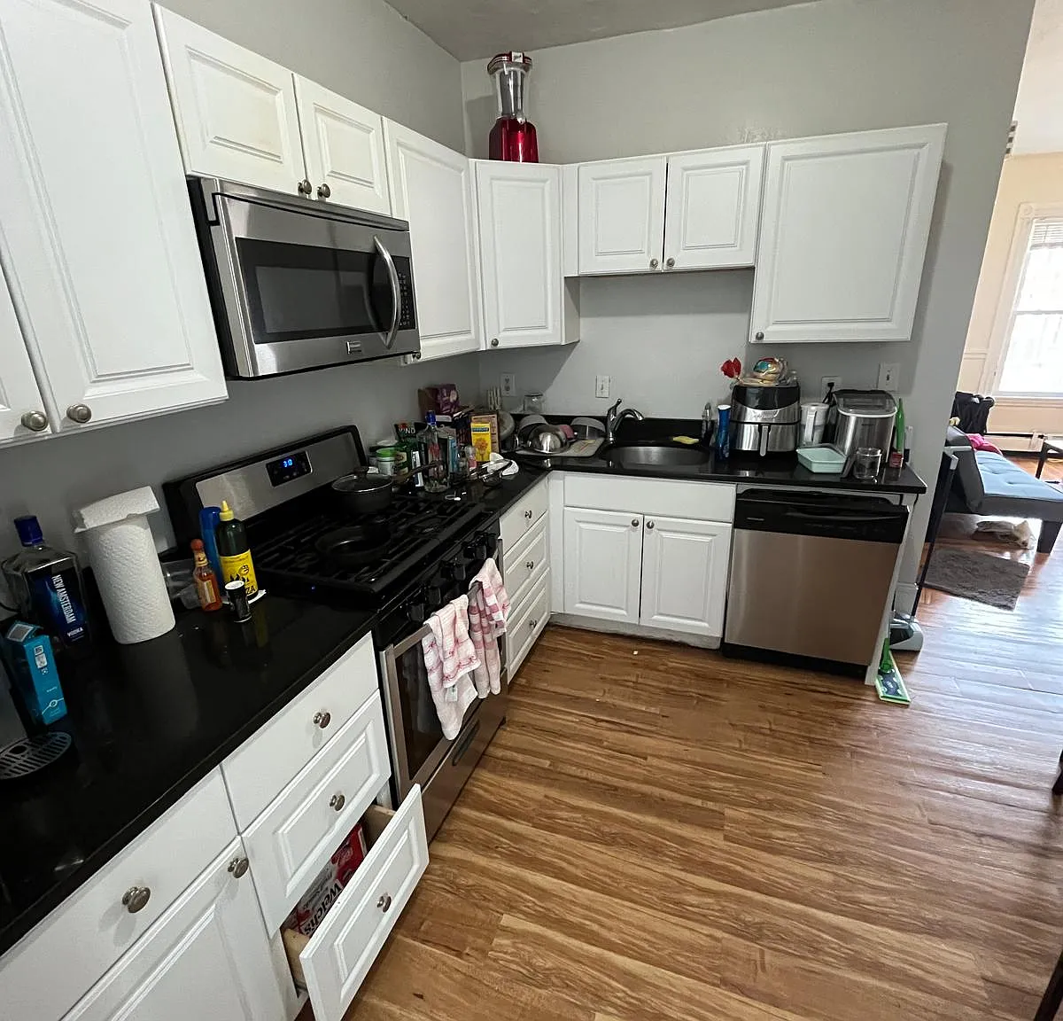 3 bed, 1.0 bath, $3,800 — Photo 2