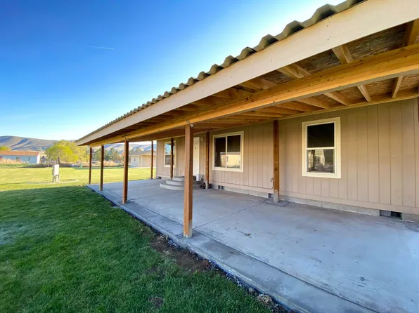 2601 W Sandy Ln, Benton City, WA 99320