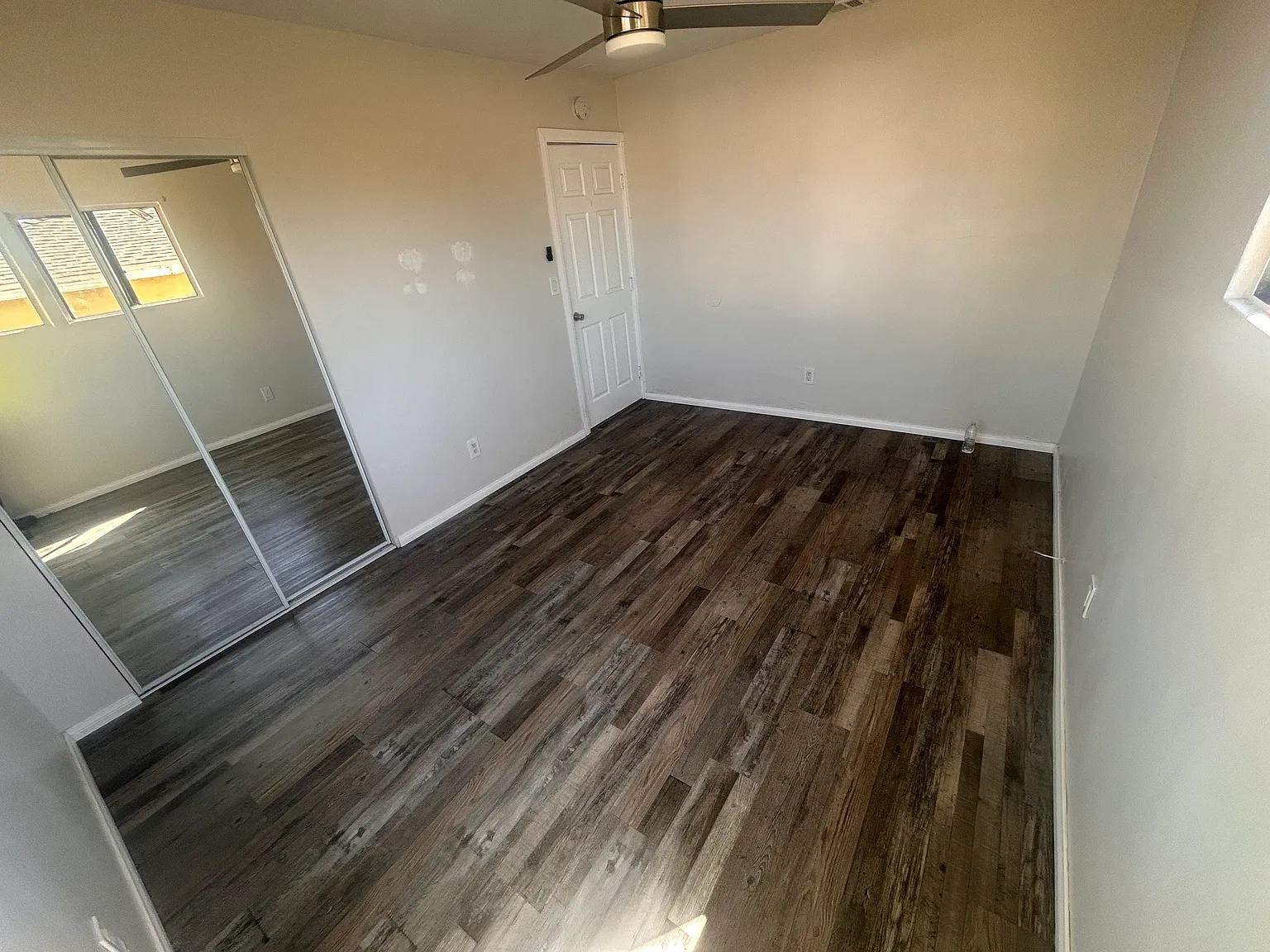 3 bed, 1300 sqft, $1,200 — Photo 2