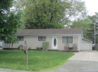 39547 Chart St, Harrison Township, MI 48045