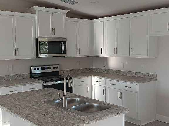 2nd image of 1021 Canfield Cir SE