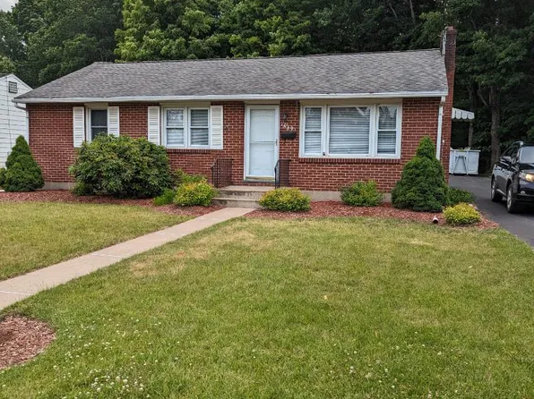 1069 Fritz Ave, Stroudsburg, PA 18360