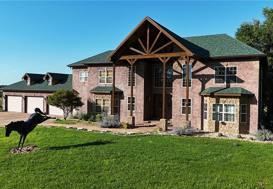 1st image of 495 Shady Oak Ln