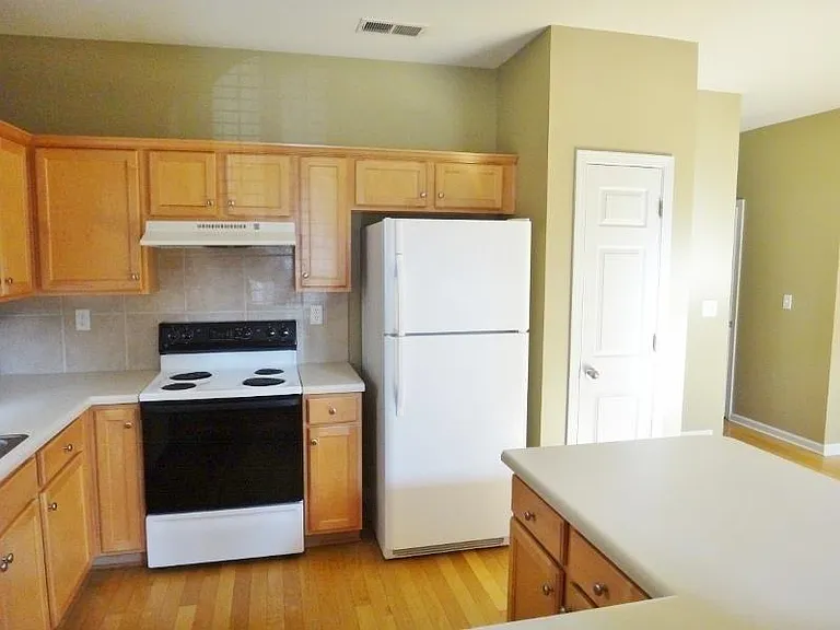 1327 Harbor Park Dr — Photo 8